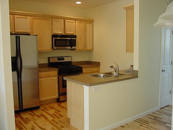 4th image of 245 Lake Ave