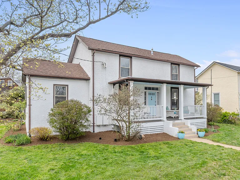 207 Douglas Ave #B — Photo 2