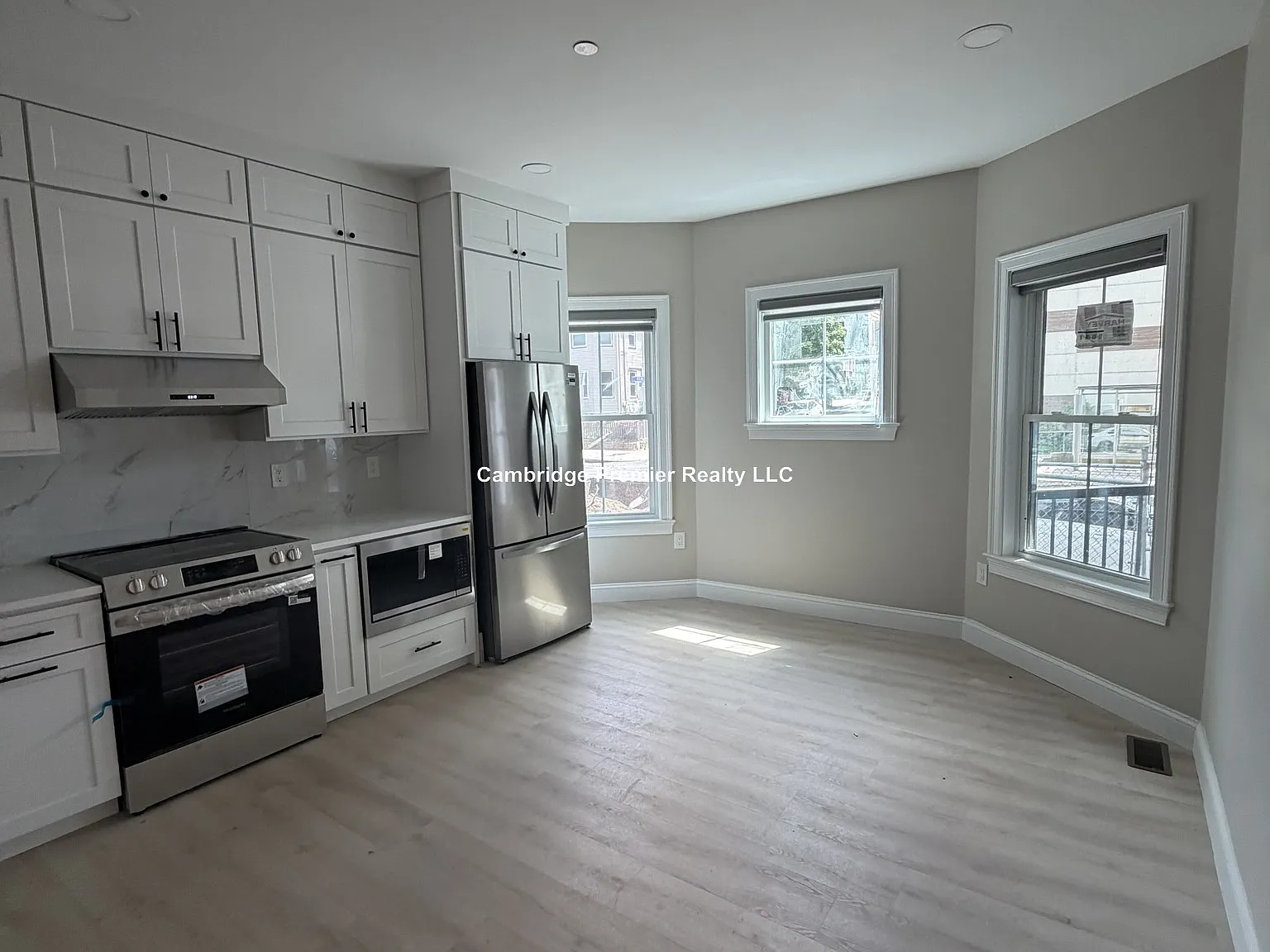 3 bed, 999 sqft, $4,500 — Photo 4