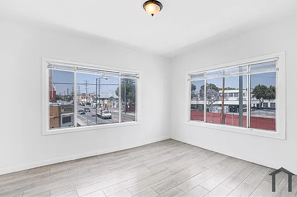 5251 S Main St #B — Photo 1