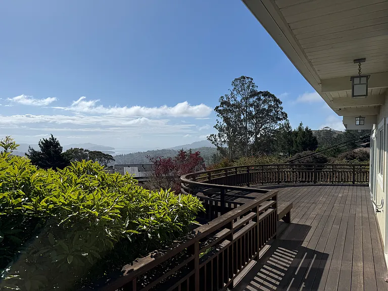 2 Lone Tree Ave — Photo 2
