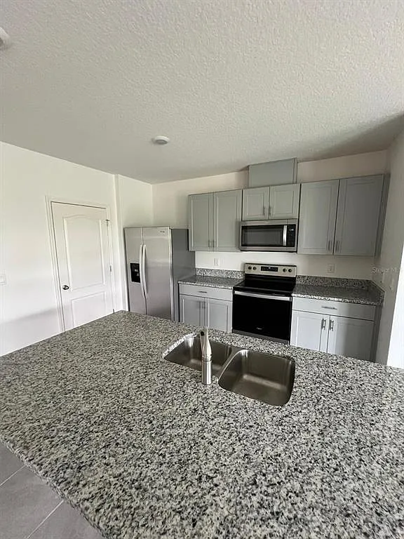 3 bed, 2.0 bath, 1685 sqft, $2,500 — Photo 3