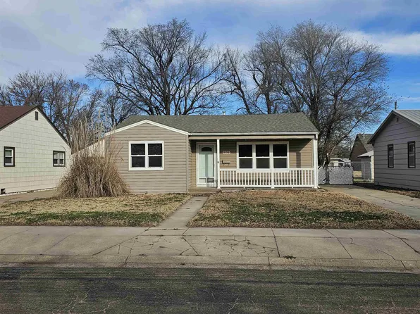 806 E 4th St, Kinsley, KS 67547