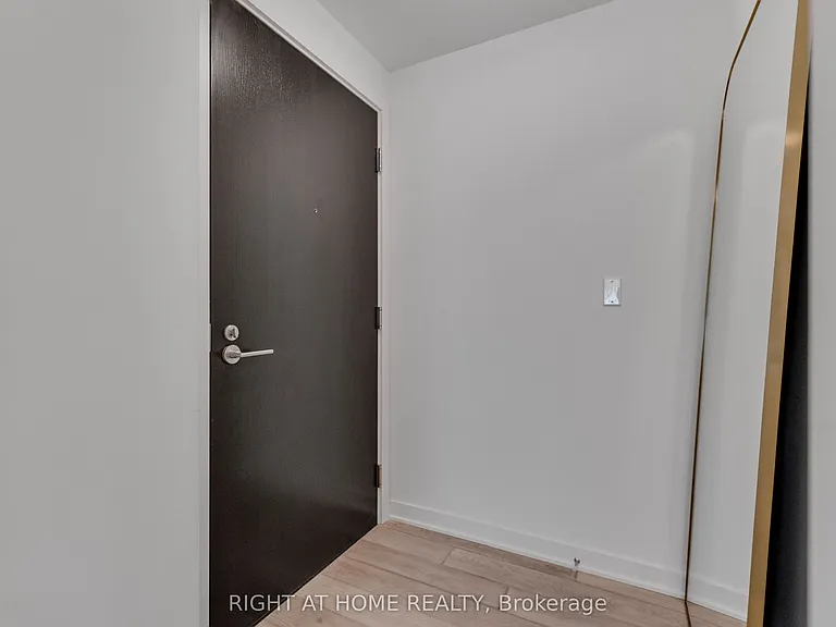 11 Yorkville Ave #2113 — Photo 8