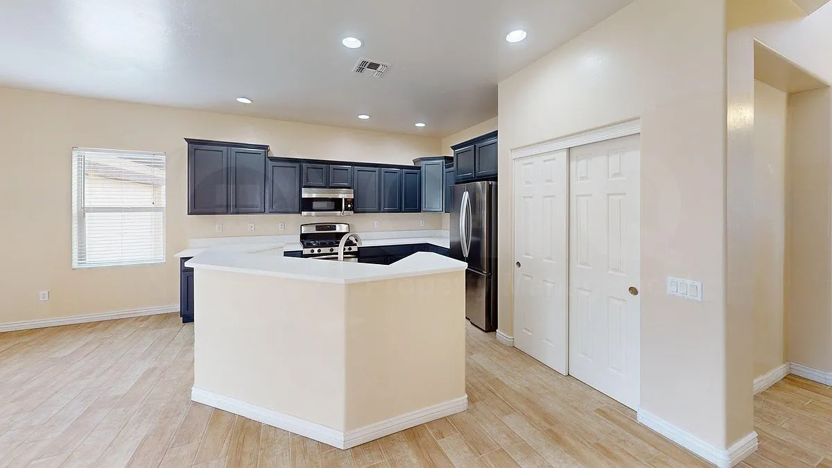4 bed, 3.0 bath, 1880 sqft, $1,875 — Photo 3