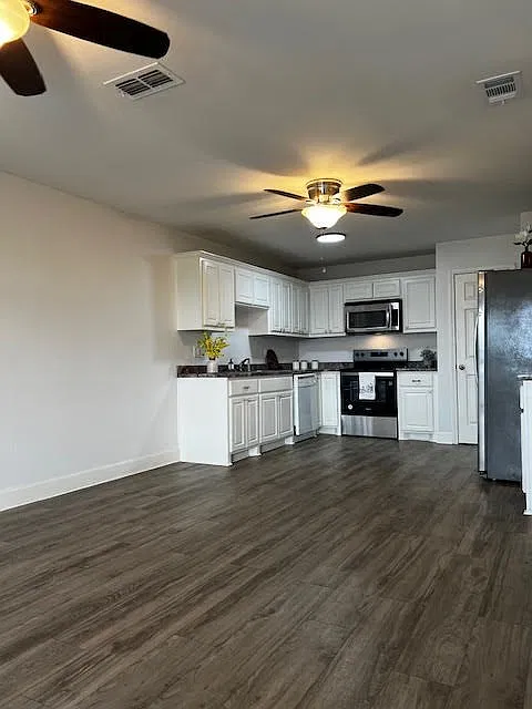 1809 Hillcrest Dr. Unit 203 - 1 — Photo 4