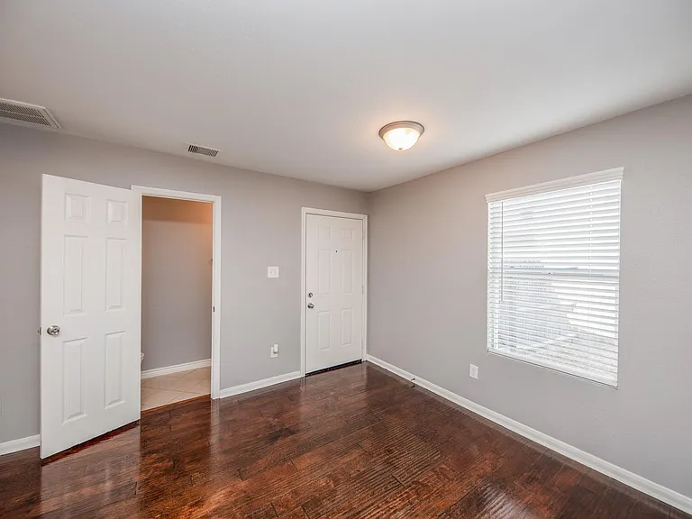 1631 Dove Run — Photo 13