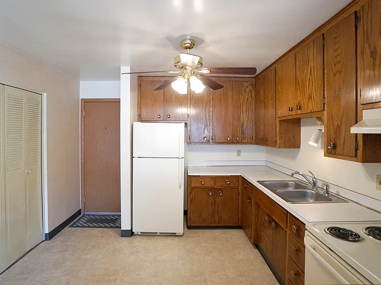 English Conway Place — Photo 17