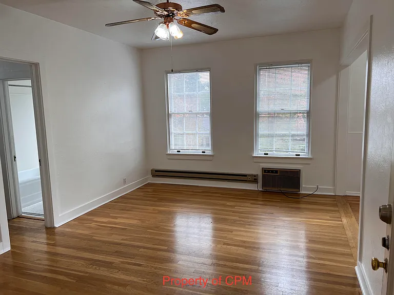 500 W Franklin St #17 — Photo 2