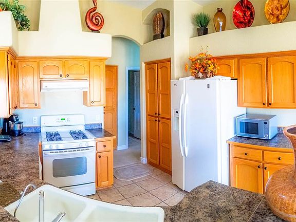 4th image of 10428 E 38th Ln