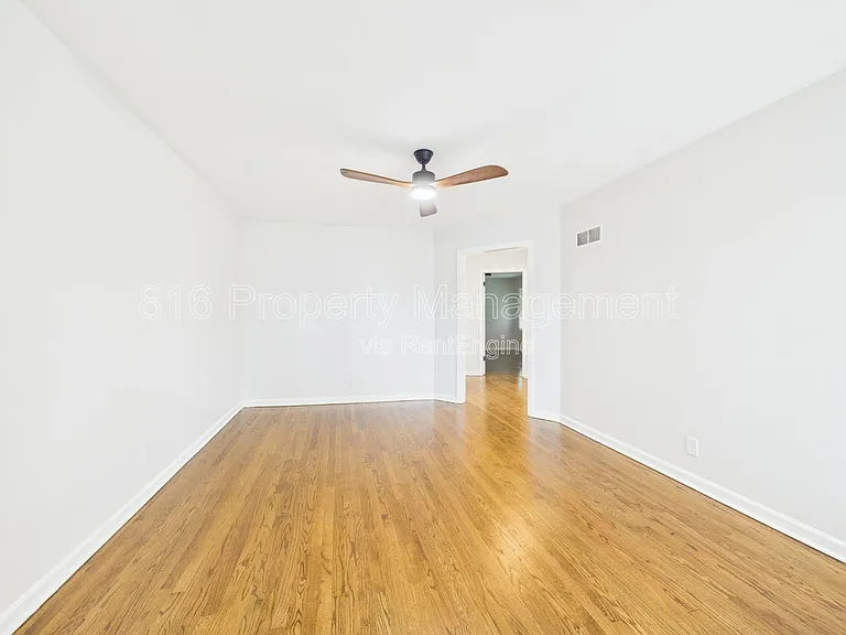 4279 E 60th Ter — Photo 2