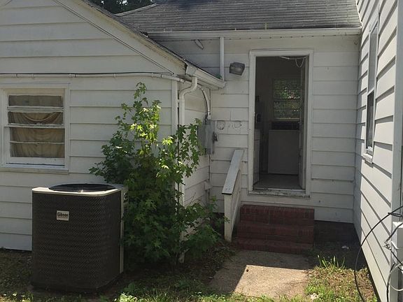 3rd image of 130 N Fir Ave