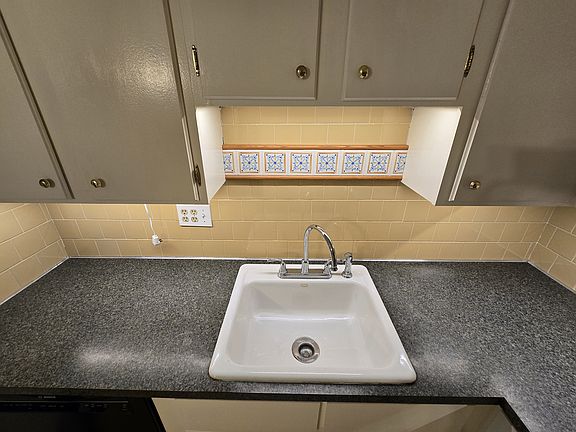 5th image of 35 Swanson Ct APT 32D
