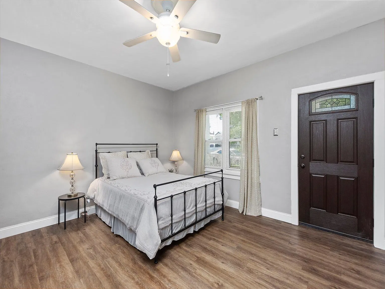 4 bed, 2281 sqft, $2,500 — Photo 2