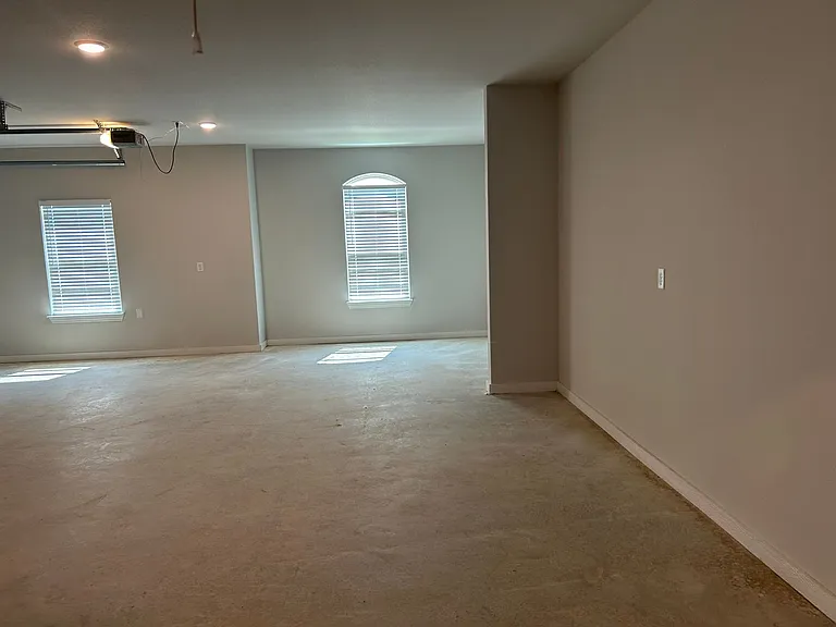 2413 Salmon St — Photo 7