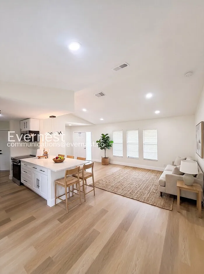 3 bed, 2.0 bath, 1597 sqft, $1,795 — Photo 4