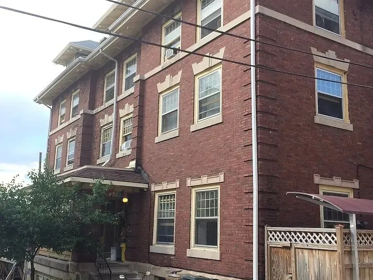 225 E Lakelawn Pl — Photo 1
