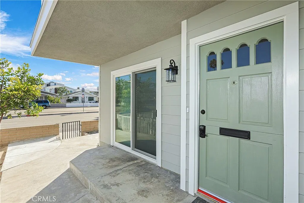 3 bed, 1400 sqft, $5,500 — Photo 2