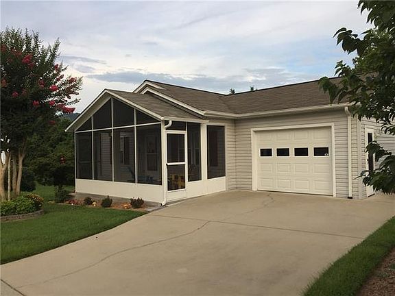 3rd image of 214 Summerfield Ct NE