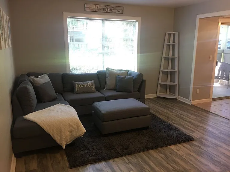 Sandpointe Apartments — Photo 16