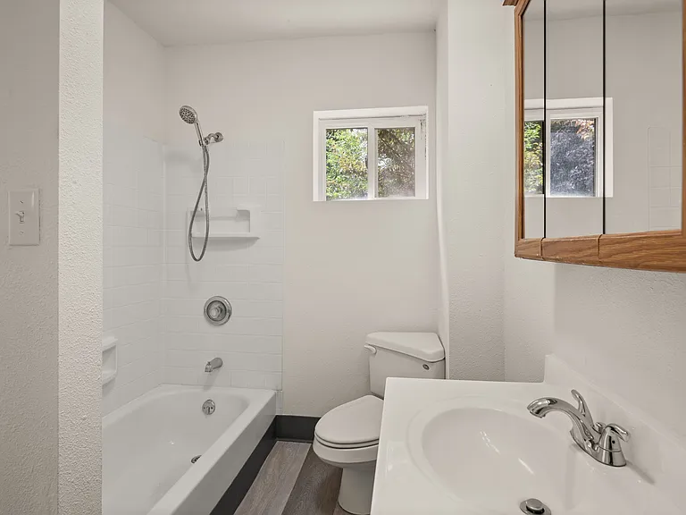 1627 E Desmet Ave — Photo 9