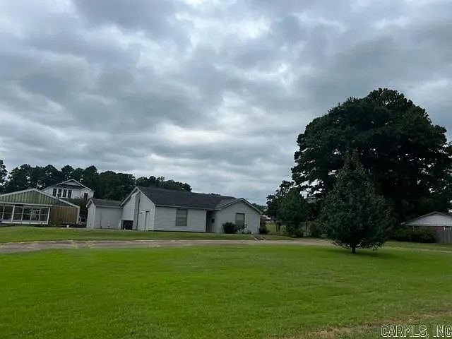EXTERIOR OF HOUSE & BIG YARD