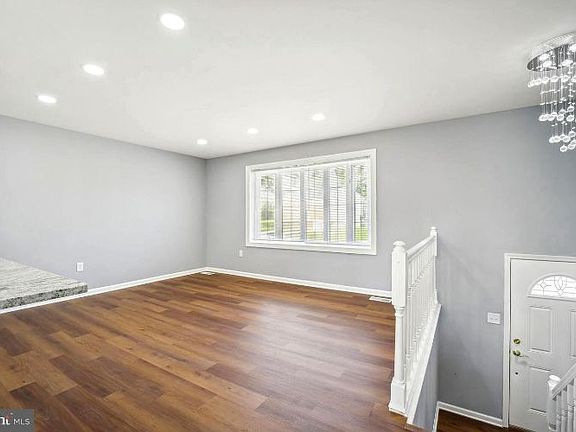 4th image of 9407 Dania Ct