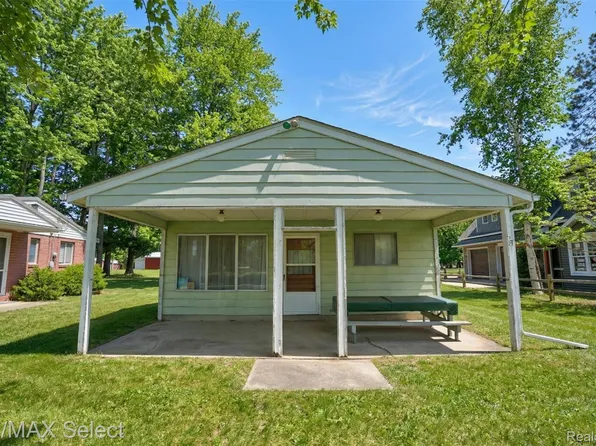 4898 Beech Rd, Hope, MI 48628