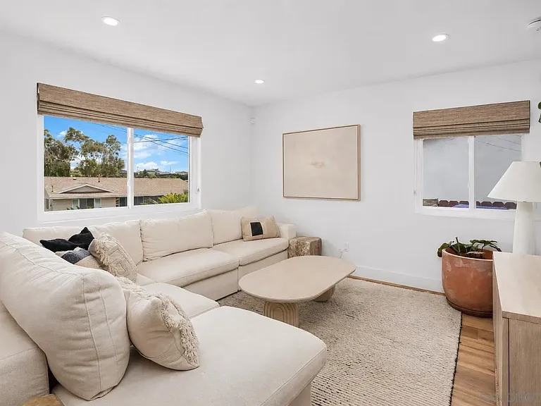 2068 Montclair St — Photo 10