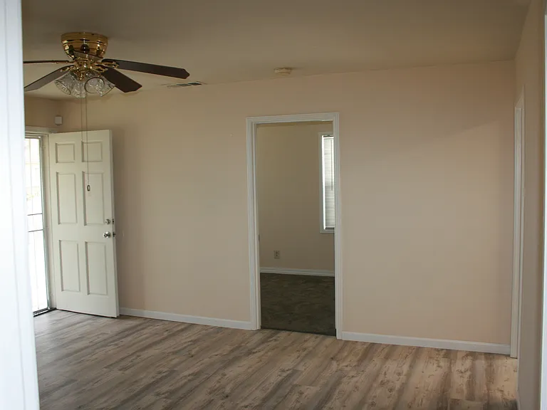 1460 Oxford Way — Photo 56
