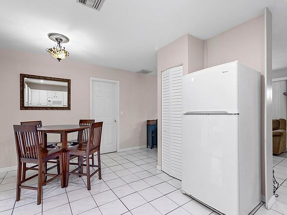 5th image of 745 SW 18th Place