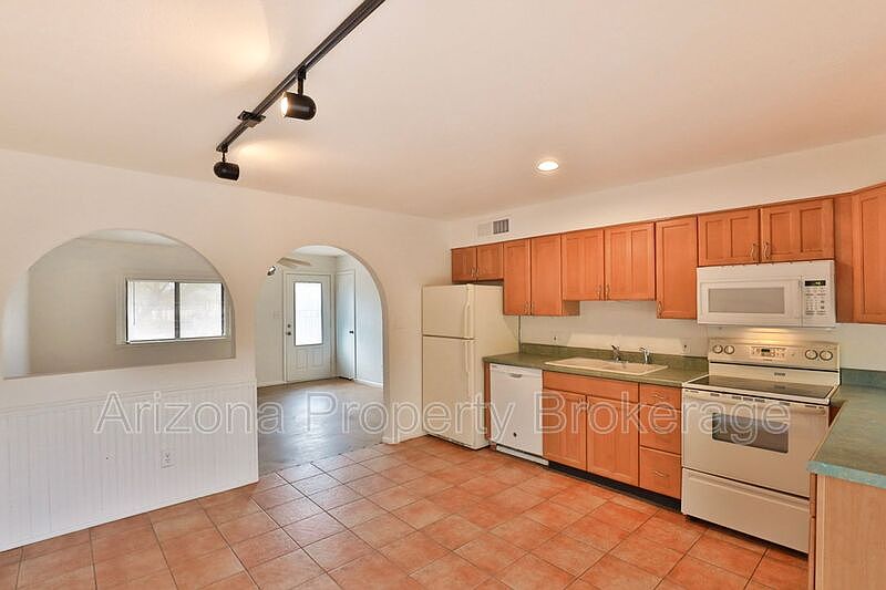 1st image of 1438 E Sunnyside Dr