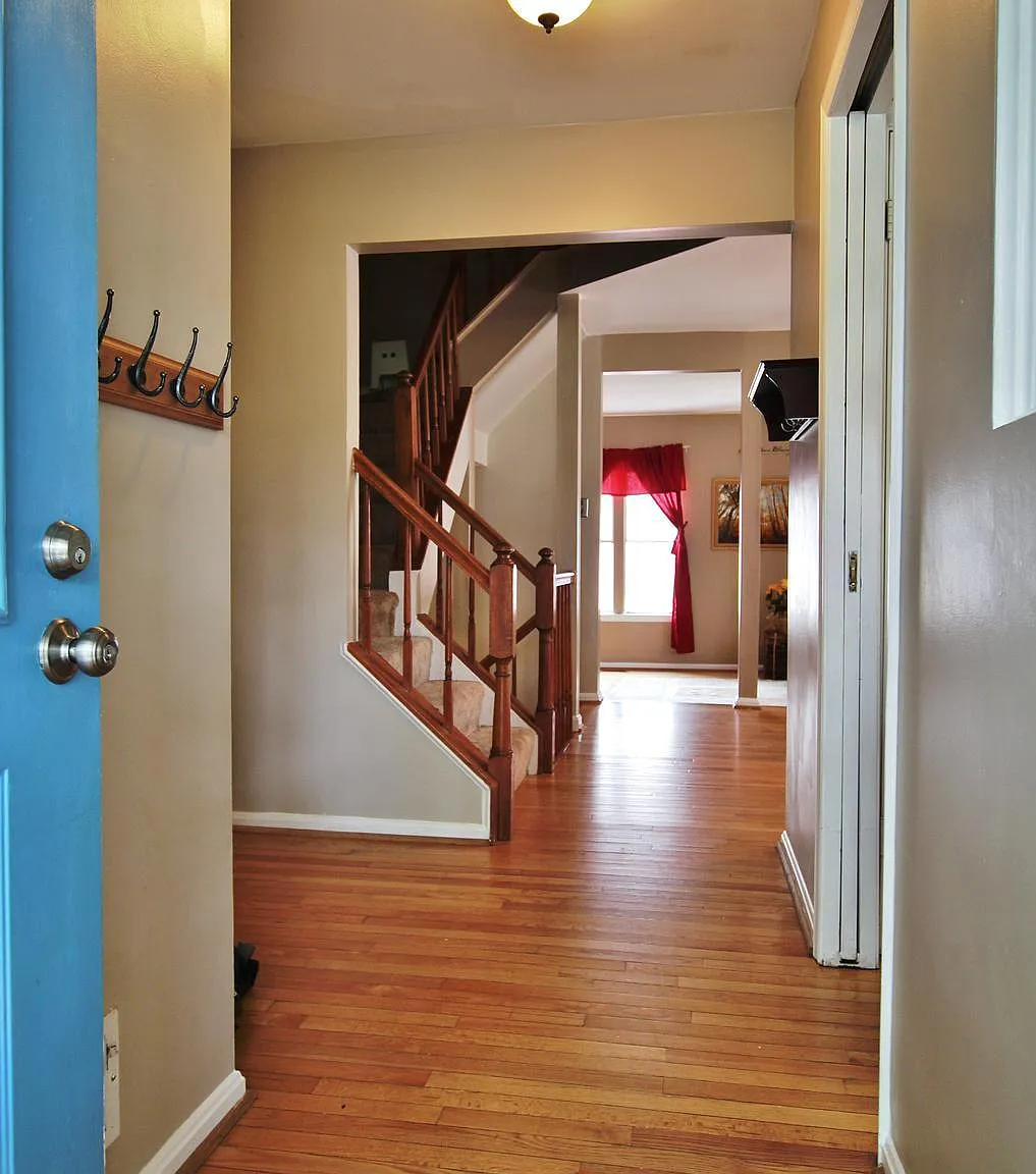 3 bed, 3.5 bath, 1973 sqft, $2,975 — Photo 3