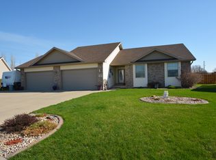 1314 Clairmont Cir, Sergeant Bluff, IA 51054