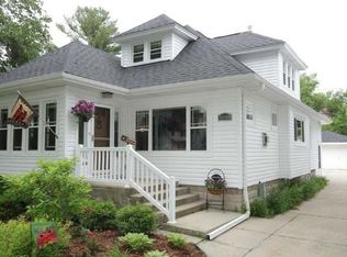 5048 N Hollywood Ave, Whitefish Bay, WI