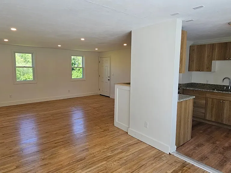 48 Camp St #48 — Photo 3