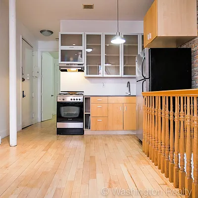 Sold by Washington Realty Corp. | media 44