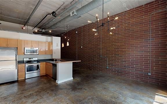 3rd image of 626 N Graham St Suite 113