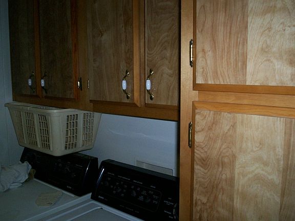 3rd image of 20 E Lakeshore Pl