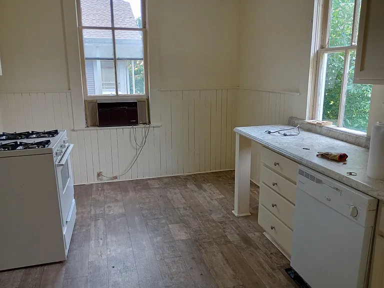2224 Elliott St — Photo 5