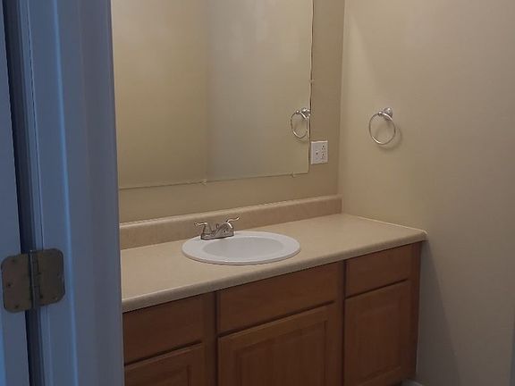 4th image of 606 Allison Rd