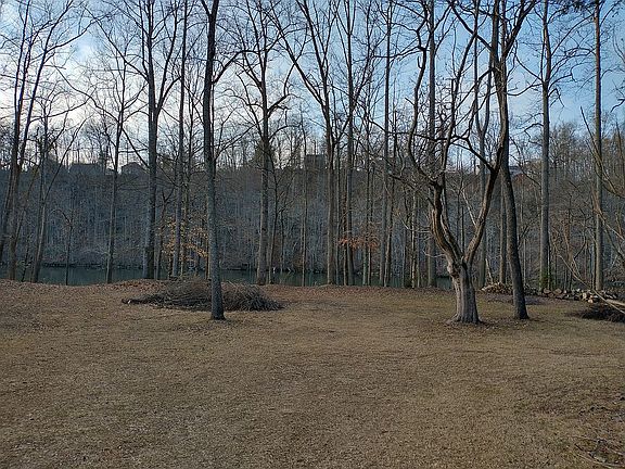 Grassy area at lake access