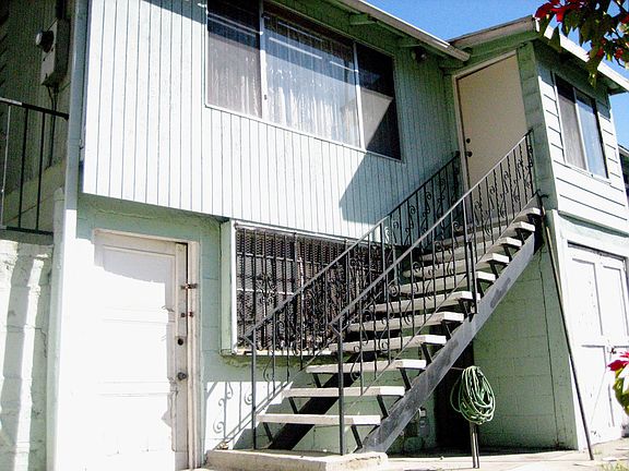 2nd image of 4347 Esmeralda St