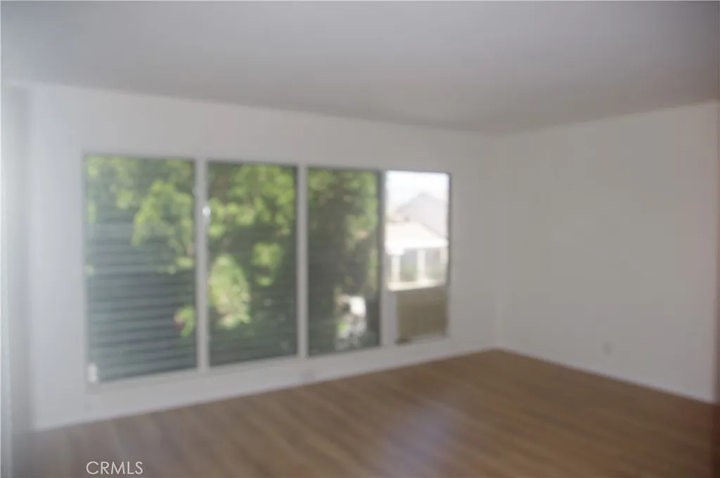 2 bed, 800 sqft, $2,300 — Photo 2