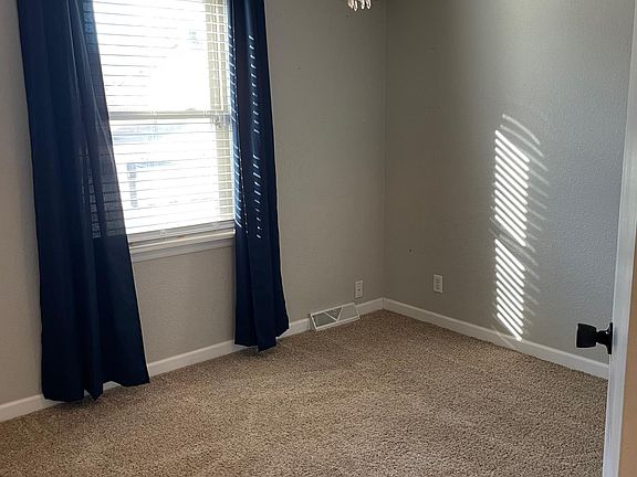 4th image of 614 Cordova Ln