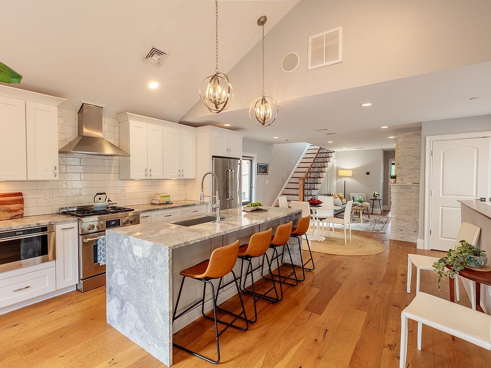 1st image of 3 Village St #2