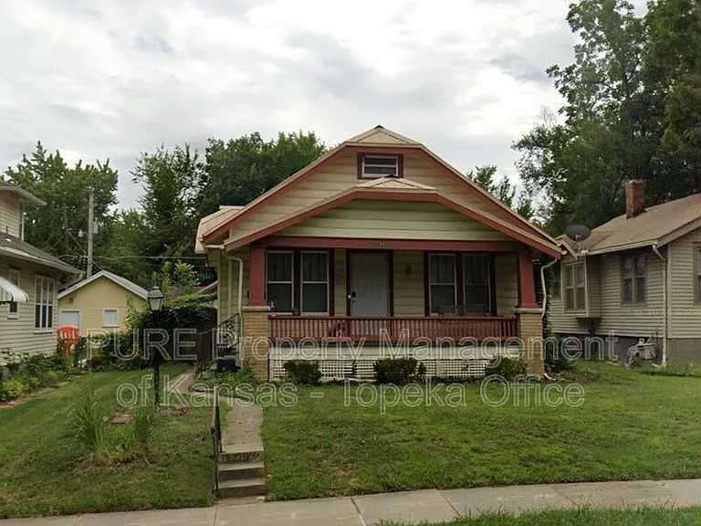 2219 SW Huntoon St — Photo 1