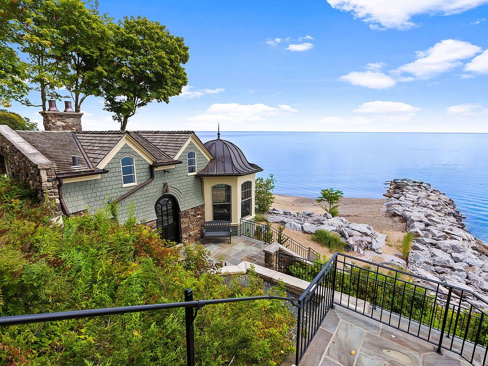 1st image of 347 Bluffs Edge Dr