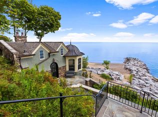 347 Bluffs Edge Dr, Lake Forest, IL 60045