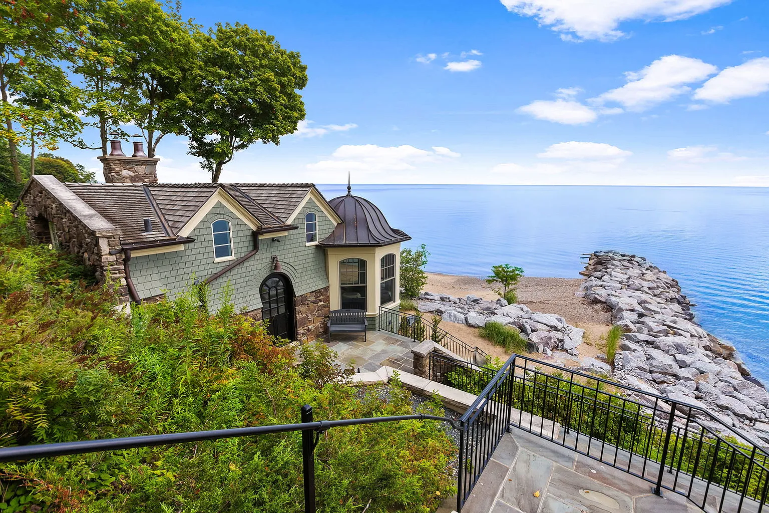 347 Bluffs Edge Dr photo 1